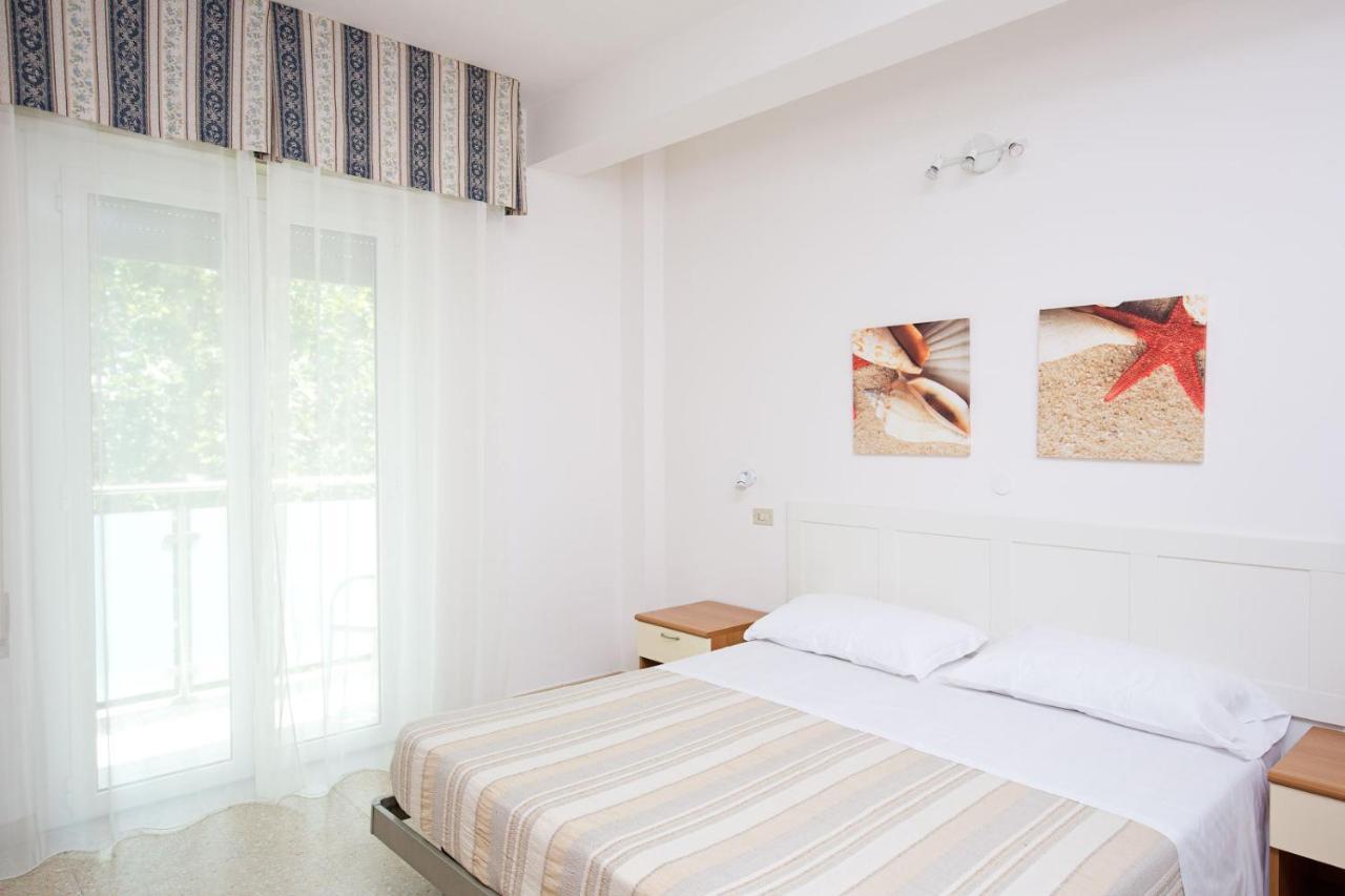 Hotel Helios Riccione Eksteriør billede
